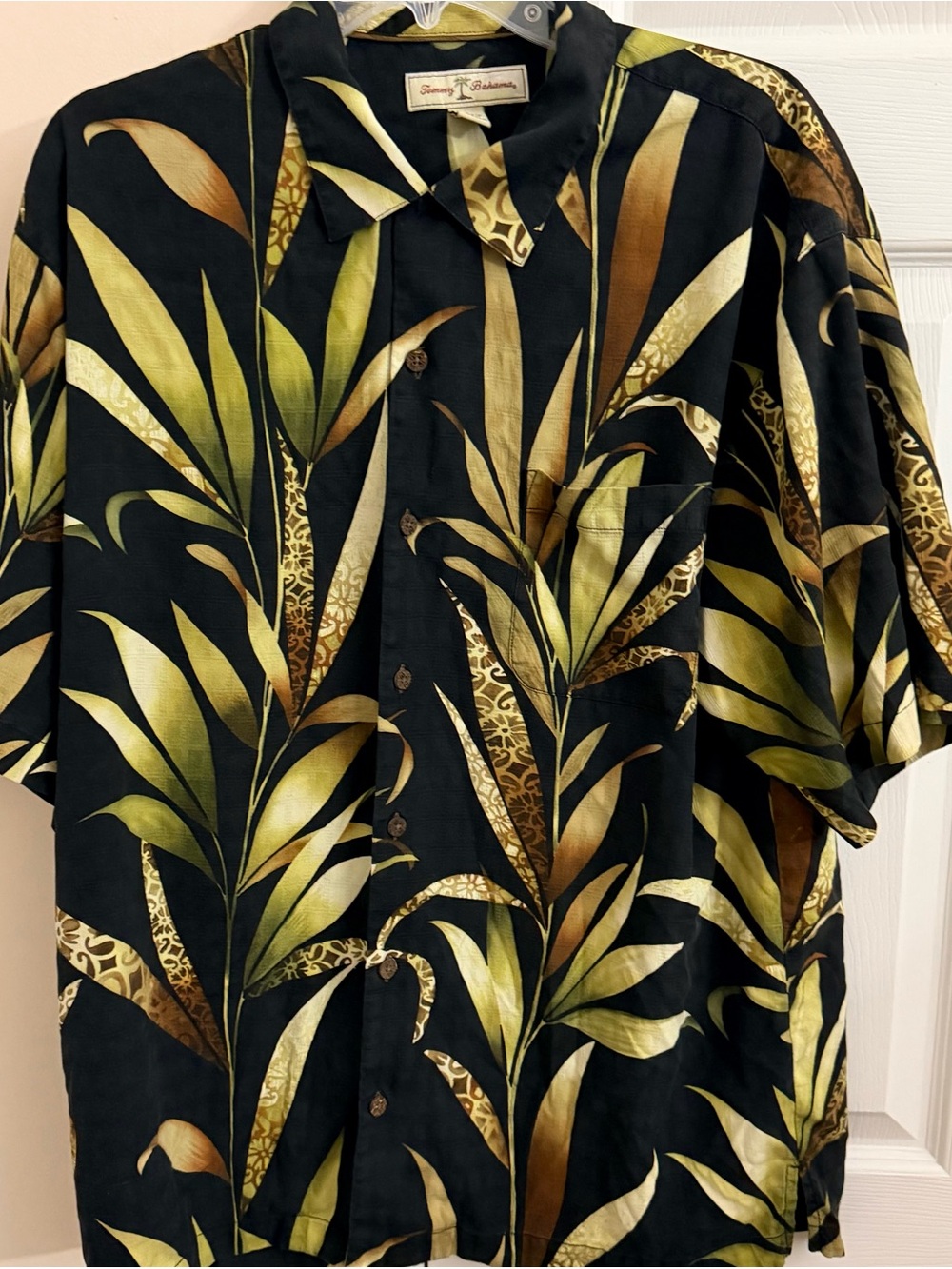 Tommy Bahama 100% Silk Tropical Themed Men’s L Short Sleeve Button Up Shirt